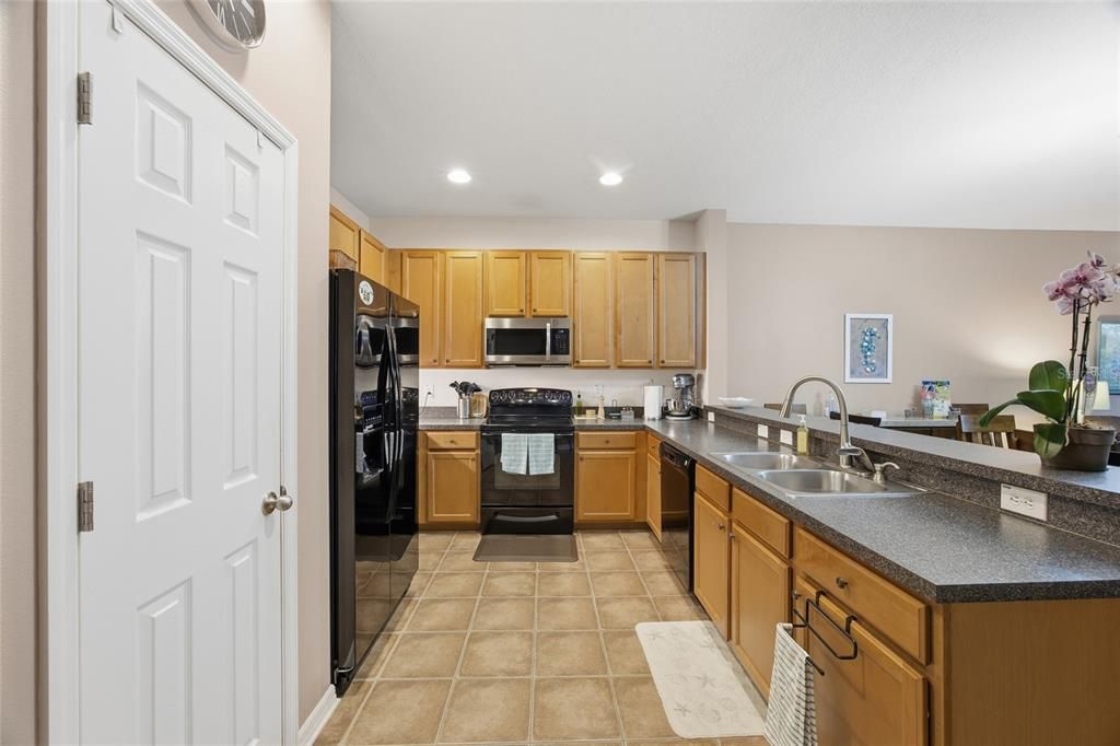 На продажу: $350,000 (3 спален, 2 ванн, 1740 Квадратных фут)