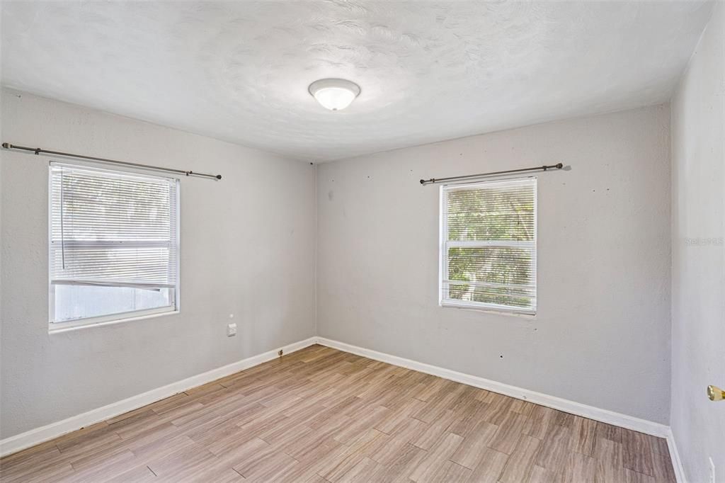 出租: $975 (2 贝兹, 1 浴室, 794 平方英尺)