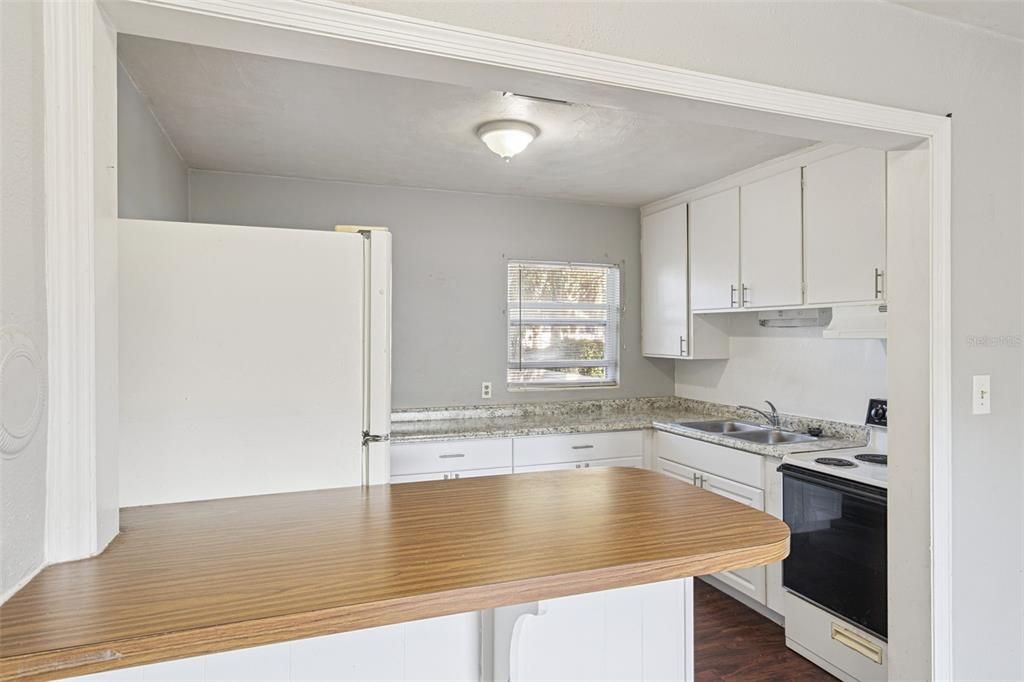 出租: $975 (2 贝兹, 1 浴室, 794 平方英尺)