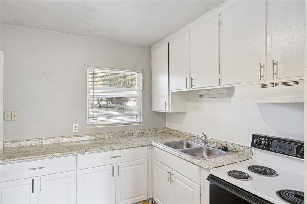 出租: $975 (2 贝兹, 1 浴室, 794 平方英尺)