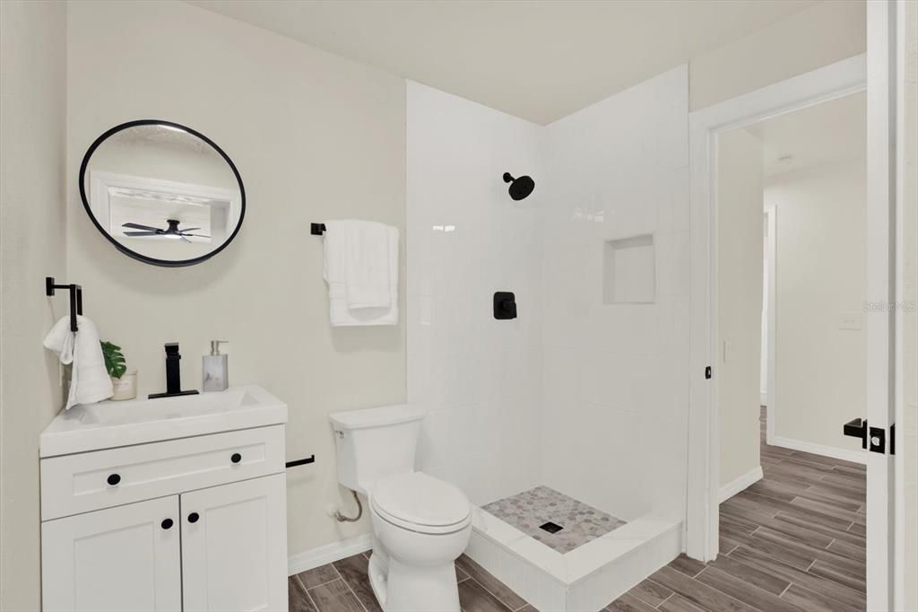 待售: $450,000 (3 贝兹, 2 浴室, 1230 平方英尺)