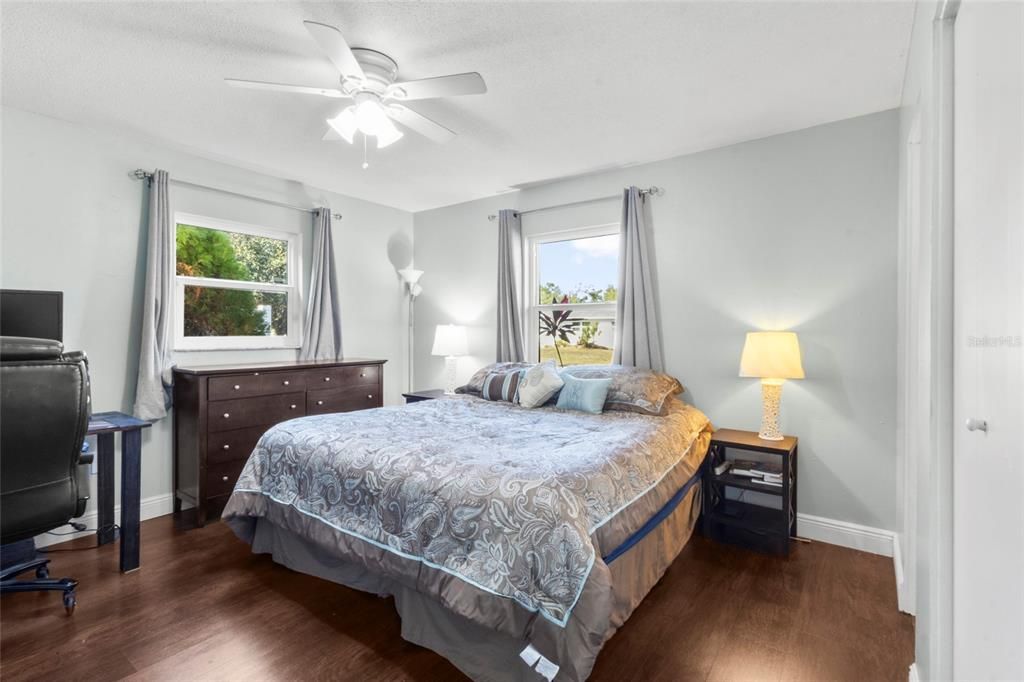 待售: $339,900 (2 贝兹, 2 浴室, 1232 平方英尺)