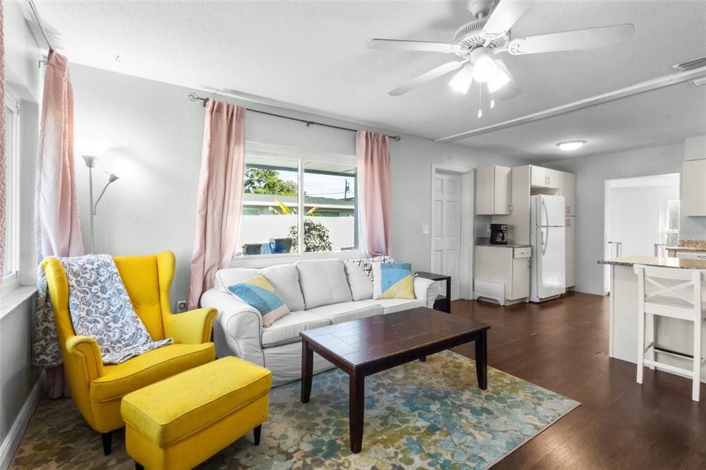 待售: $339,900 (2 贝兹, 2 浴室, 1232 平方英尺)