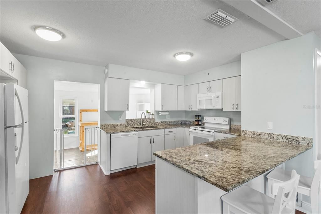 待售: $339,900 (2 贝兹, 2 浴室, 1232 平方英尺)