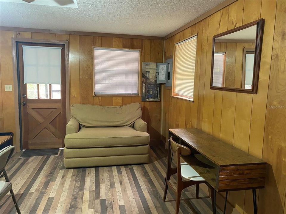 For Sale: $299,900 (3 beds, 3 baths, 1316 Square Feet)