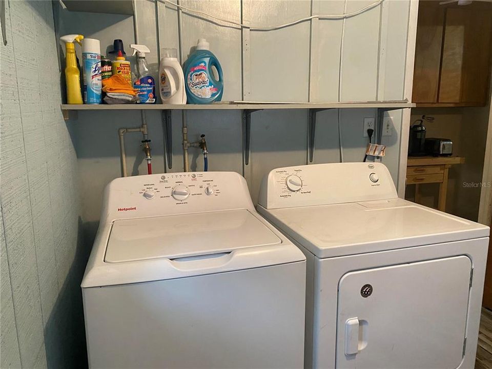 For Sale: $299,900 (3 beds, 3 baths, 1316 Square Feet)