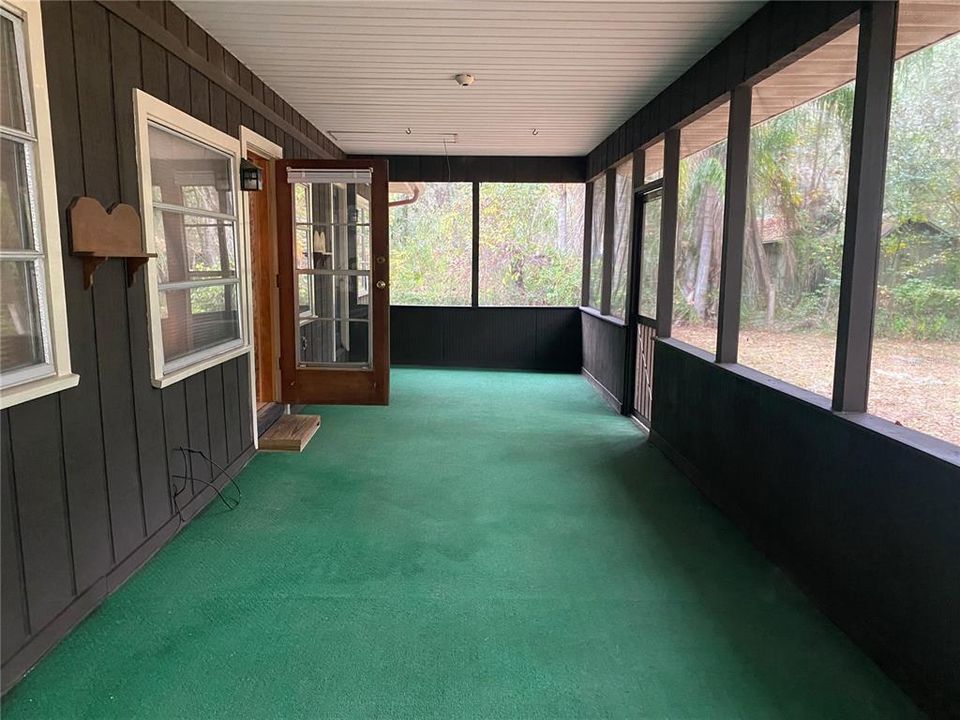 For Sale: $299,900 (3 beds, 3 baths, 1316 Square Feet)