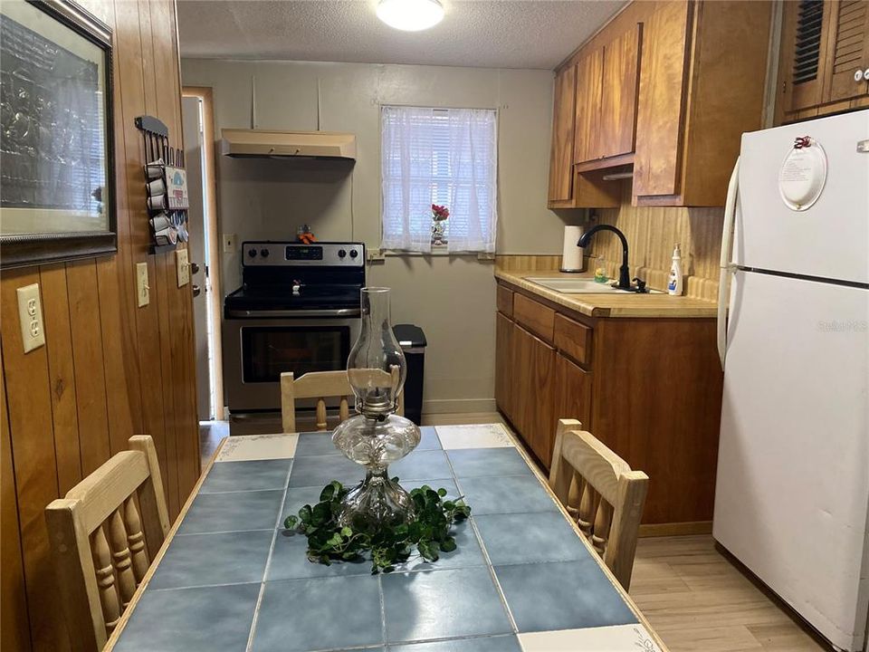 For Sale: $299,900 (3 beds, 3 baths, 1316 Square Feet)