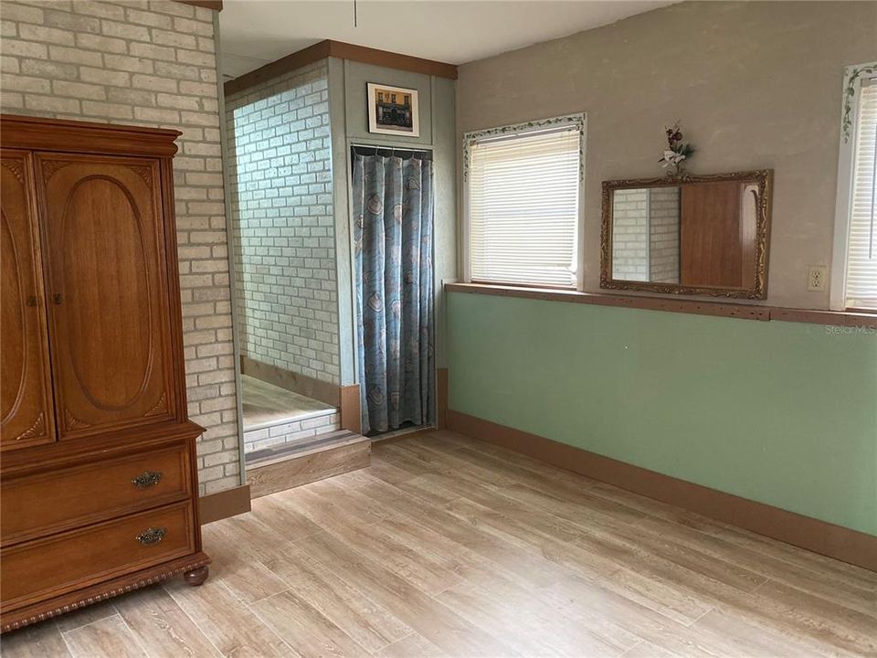 For Sale: $299,900 (3 beds, 3 baths, 1316 Square Feet)