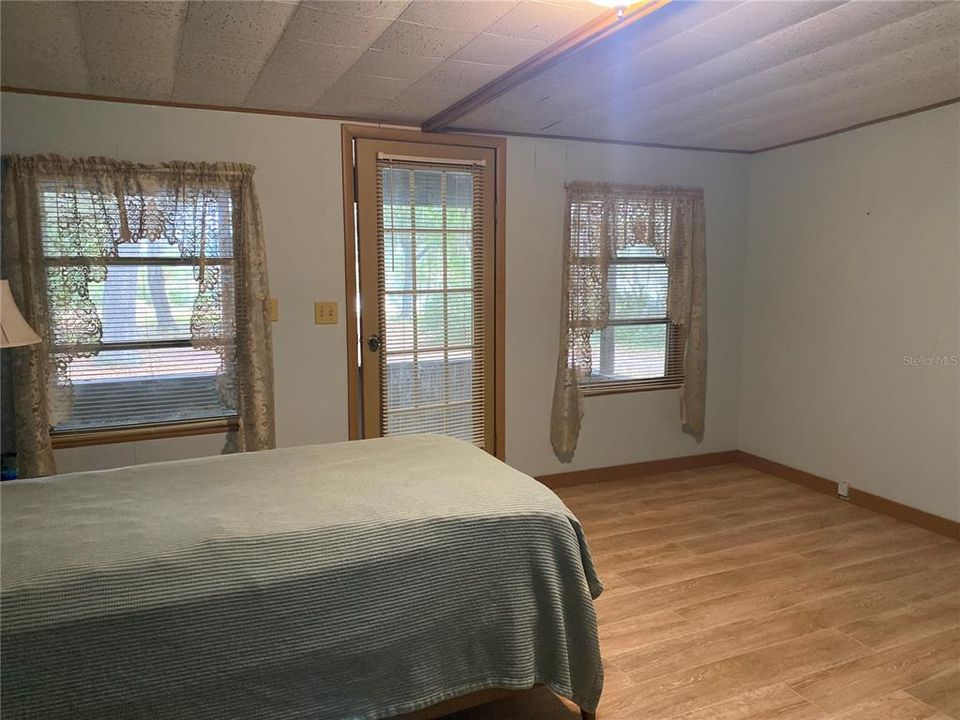 For Sale: $299,900 (3 beds, 3 baths, 1316 Square Feet)