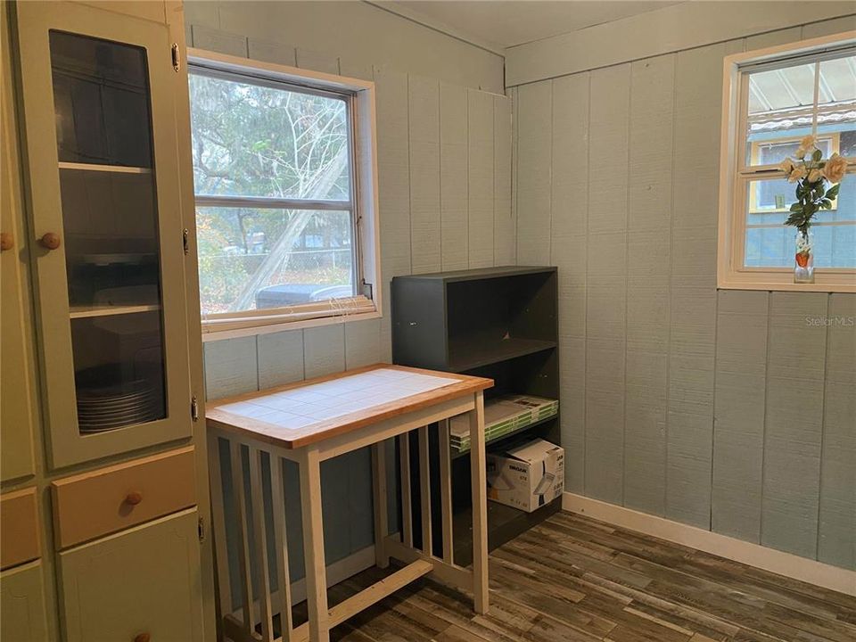 For Sale: $299,900 (3 beds, 3 baths, 1316 Square Feet)