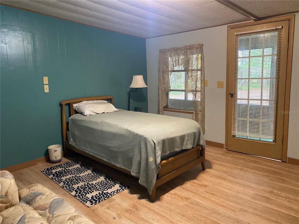 For Sale: $299,900 (3 beds, 3 baths, 1316 Square Feet)