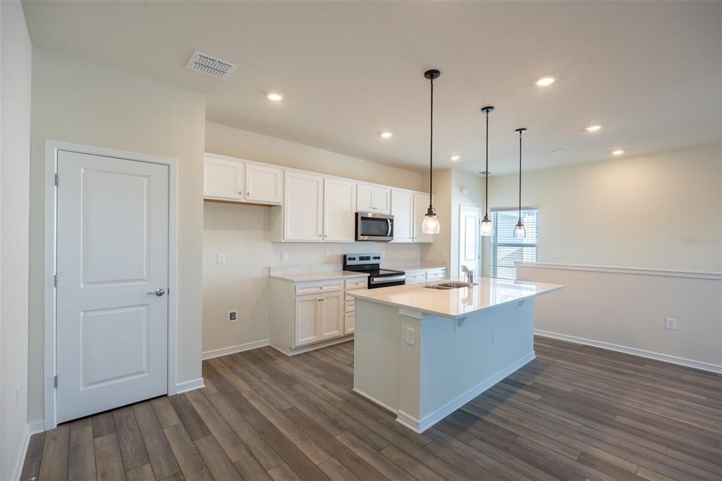 出租: $1,650 (1 贝兹, 1 浴室, 894 平方英尺)