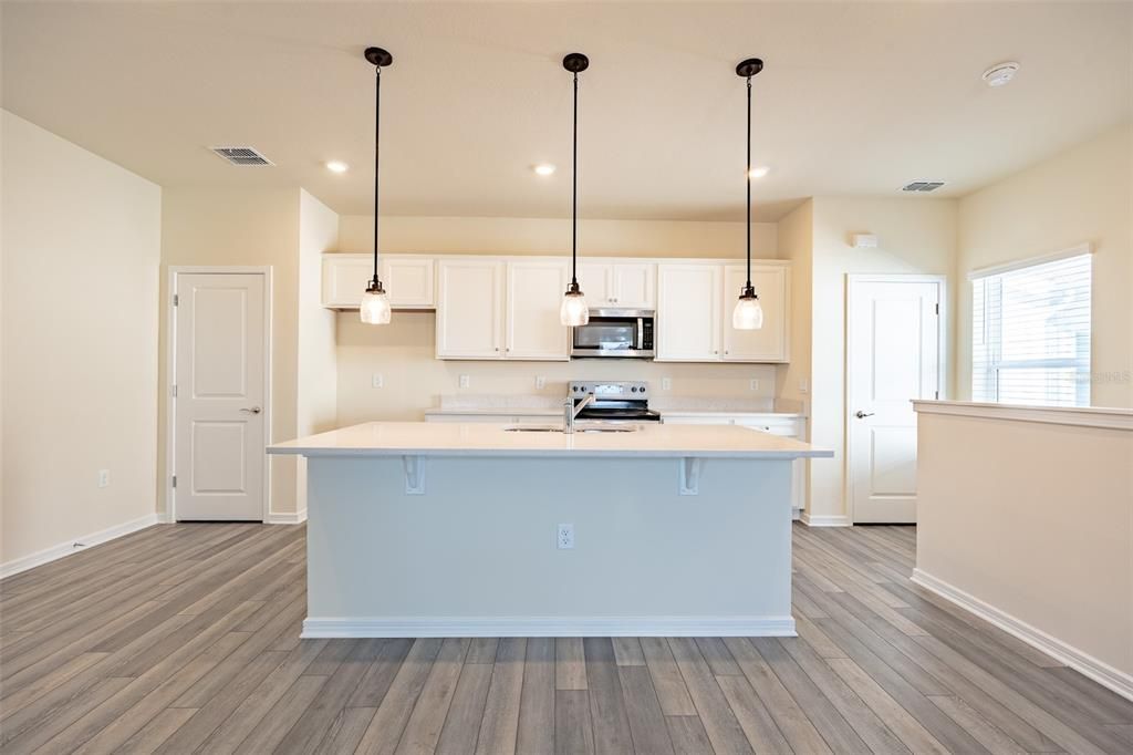 出租: $1,650 (1 贝兹, 1 浴室, 894 平方英尺)