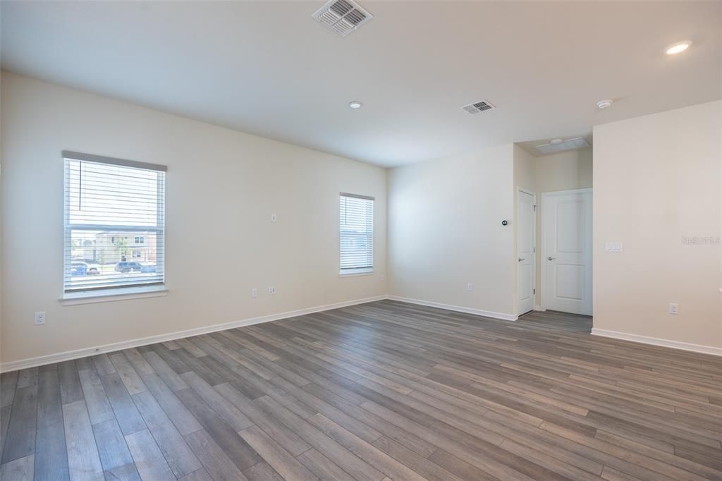 出租: $1,650 (1 贝兹, 1 浴室, 894 平方英尺)