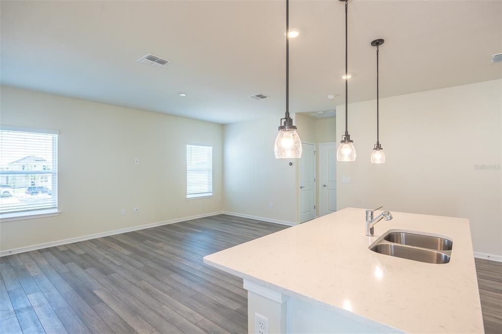 出租: $1,650 (1 贝兹, 1 浴室, 894 平方英尺)