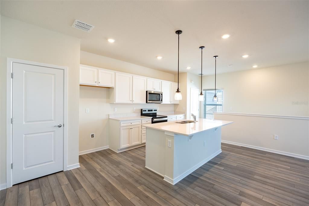 出租: $1,650 (1 贝兹, 1 浴室, 894 平方英尺)