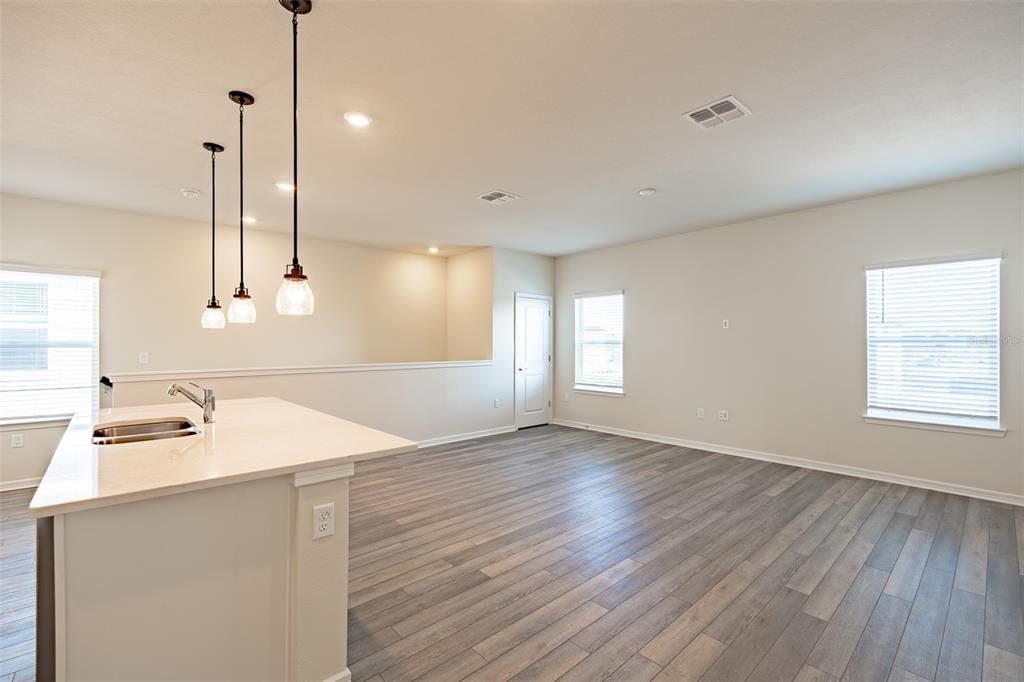 出租: $1,650 (1 贝兹, 1 浴室, 894 平方英尺)