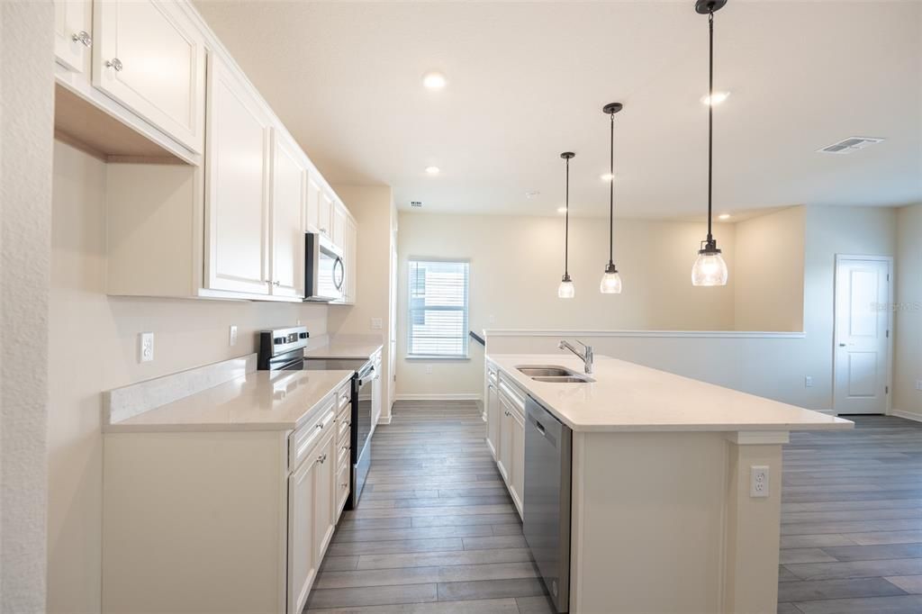 出租: $1,650 (1 贝兹, 1 浴室, 894 平方英尺)