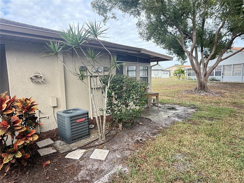 待售: $116,500 (2 贝兹, 2 浴室, 960 平方英尺)