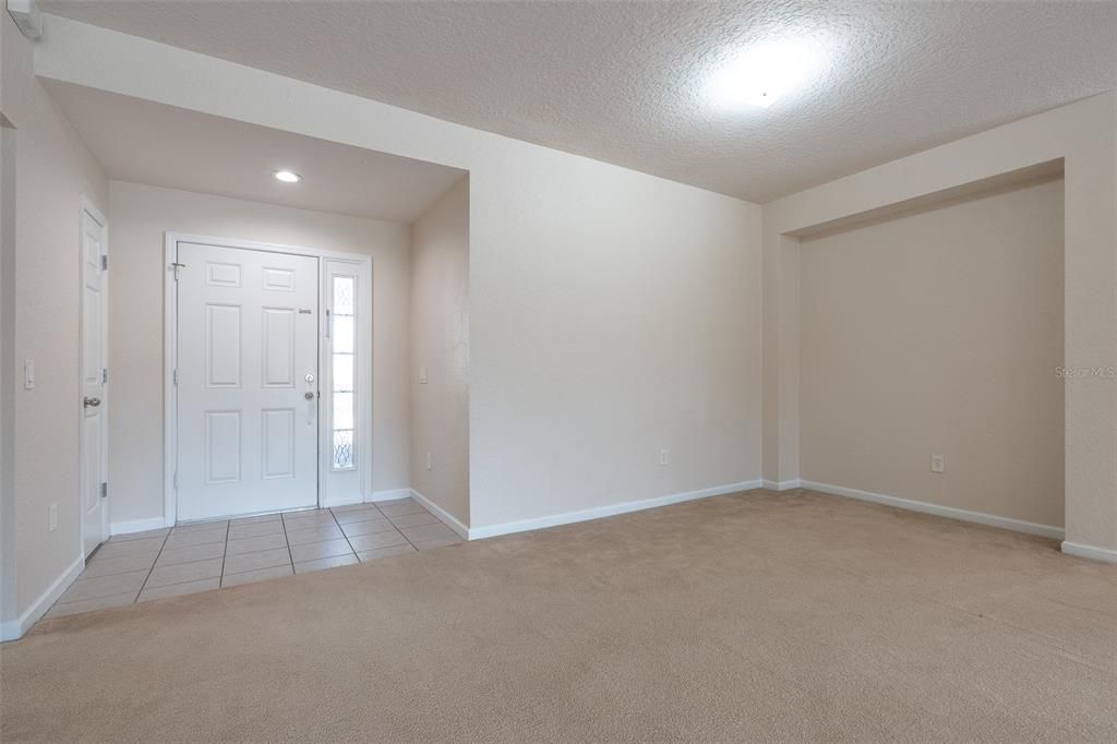 出租: $2,000 (3 贝兹, 2 浴室, 1714 平方英尺)