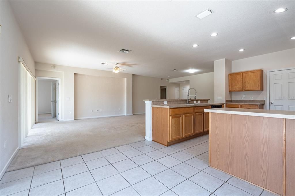 出租: $2,000 (3 贝兹, 2 浴室, 1714 平方英尺)