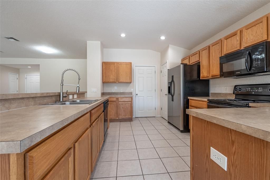 出租: $2,000 (3 贝兹, 2 浴室, 1714 平方英尺)