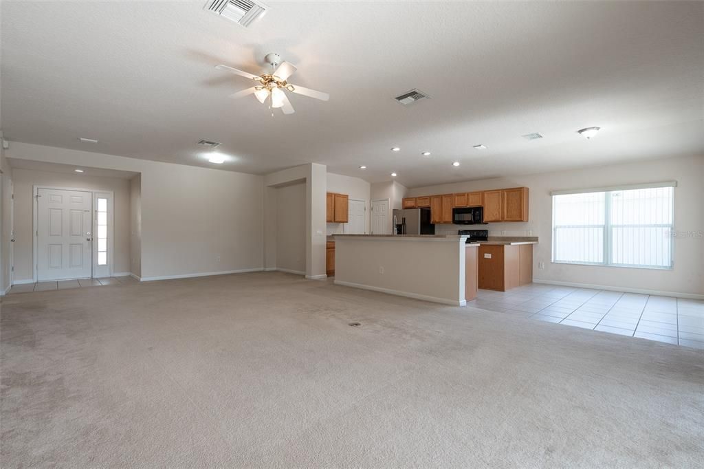 出租: $2,000 (3 贝兹, 2 浴室, 1714 平方英尺)