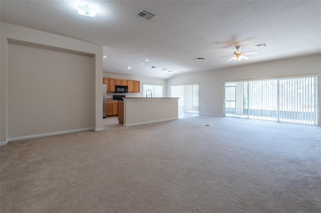 出租: $2,000 (3 贝兹, 2 浴室, 1714 平方英尺)