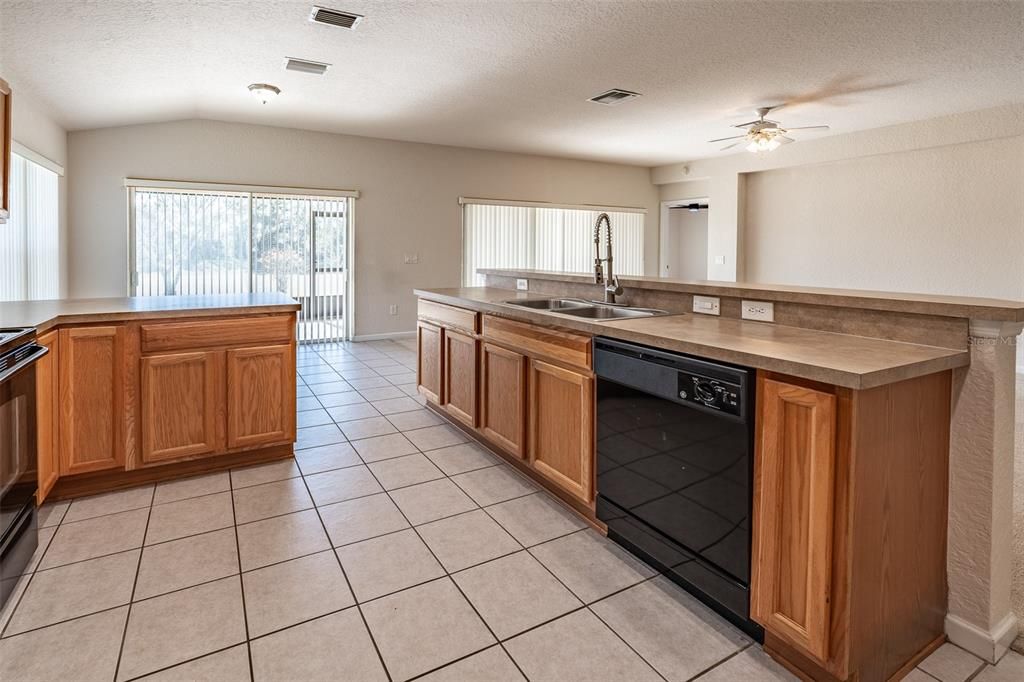 出租: $2,000 (3 贝兹, 2 浴室, 1714 平方英尺)