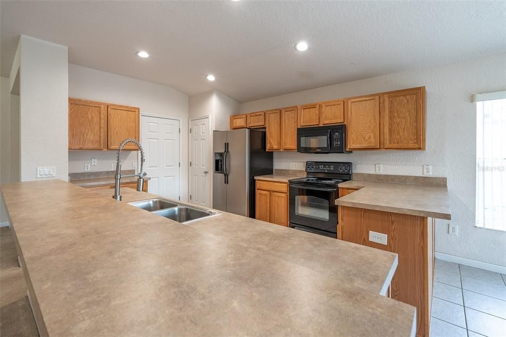 出租: $2,000 (3 贝兹, 2 浴室, 1714 平方英尺)