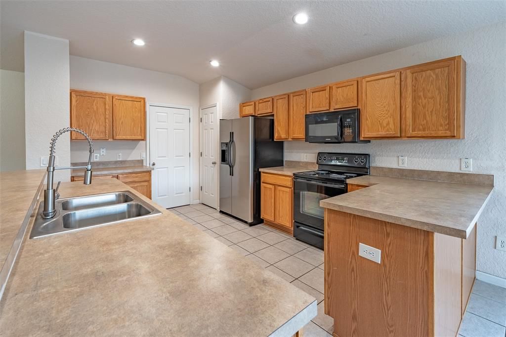 出租: $2,000 (3 贝兹, 2 浴室, 1714 平方英尺)