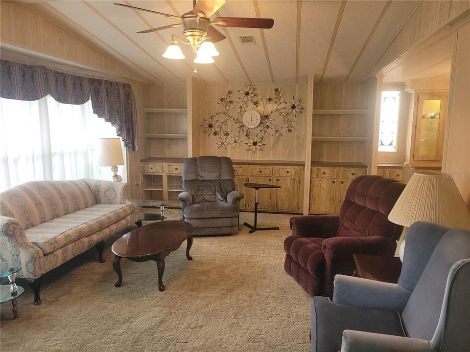 For Sale: $135,900 (2 beds, 2 baths, 1344 Square Feet)