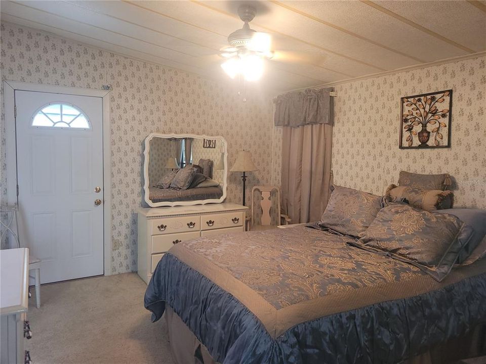 For Sale: $135,900 (2 beds, 2 baths, 1344 Square Feet)