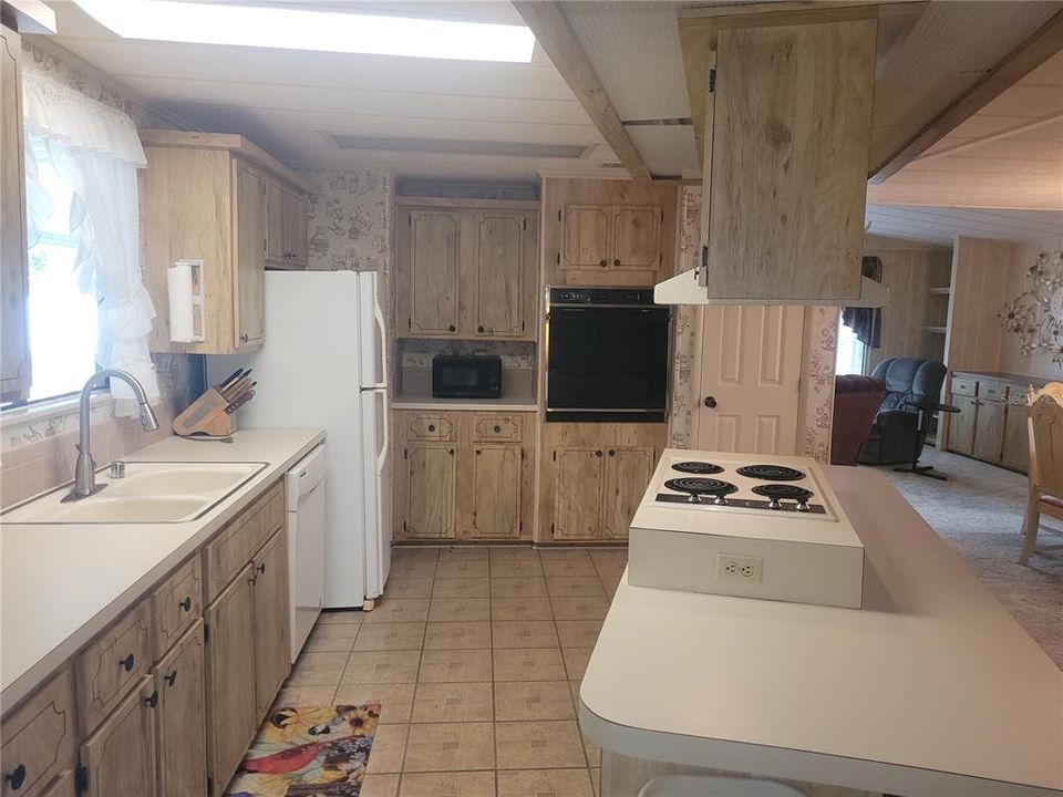 For Sale: $135,900 (2 beds, 2 baths, 1344 Square Feet)