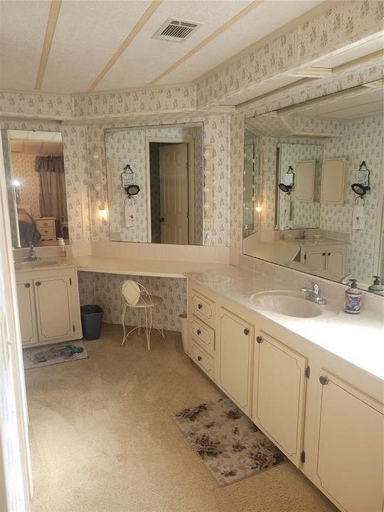 For Sale: $135,900 (2 beds, 2 baths, 1344 Square Feet)