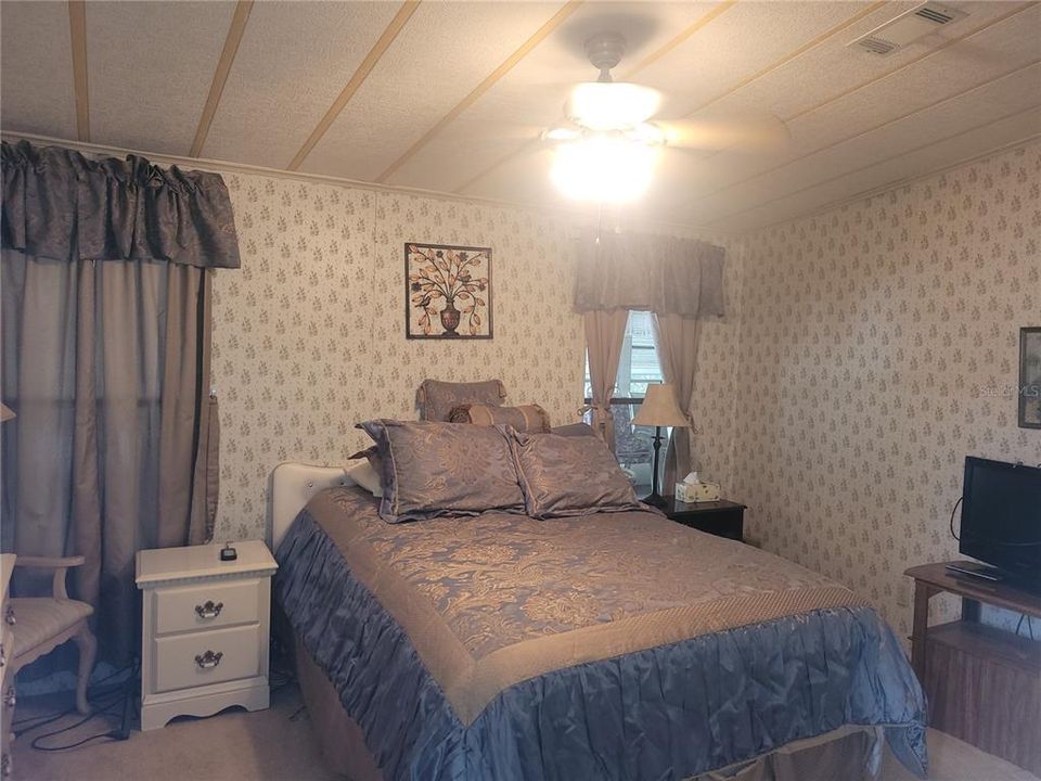 For Sale: $135,900 (2 beds, 2 baths, 1344 Square Feet)