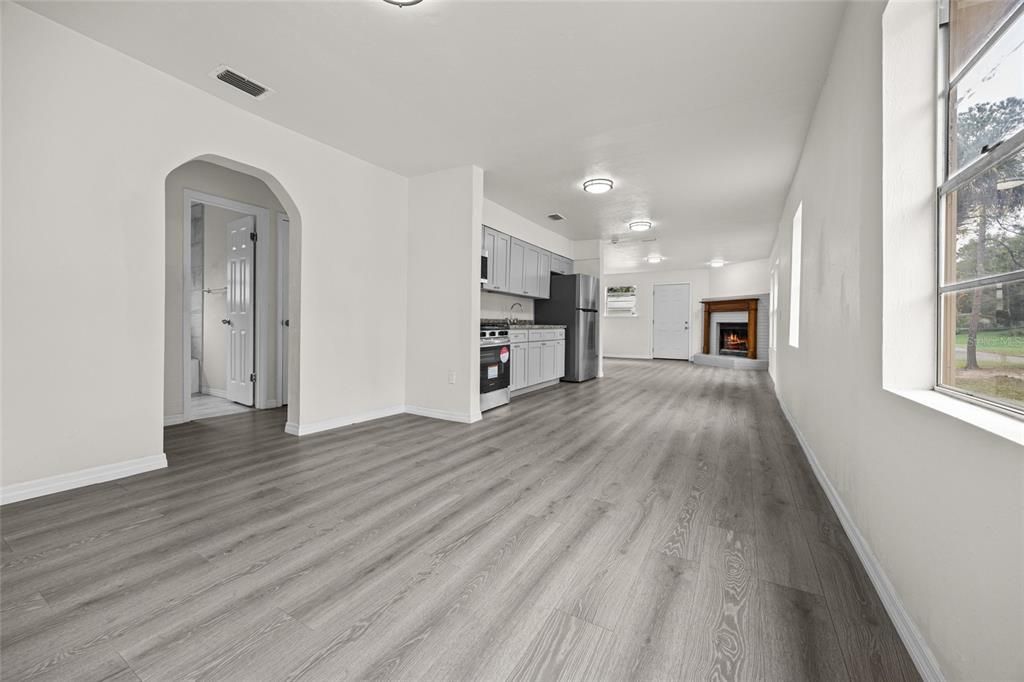 For Sale: $215,000 (3 beds, 2 baths, 1221 Square Feet)