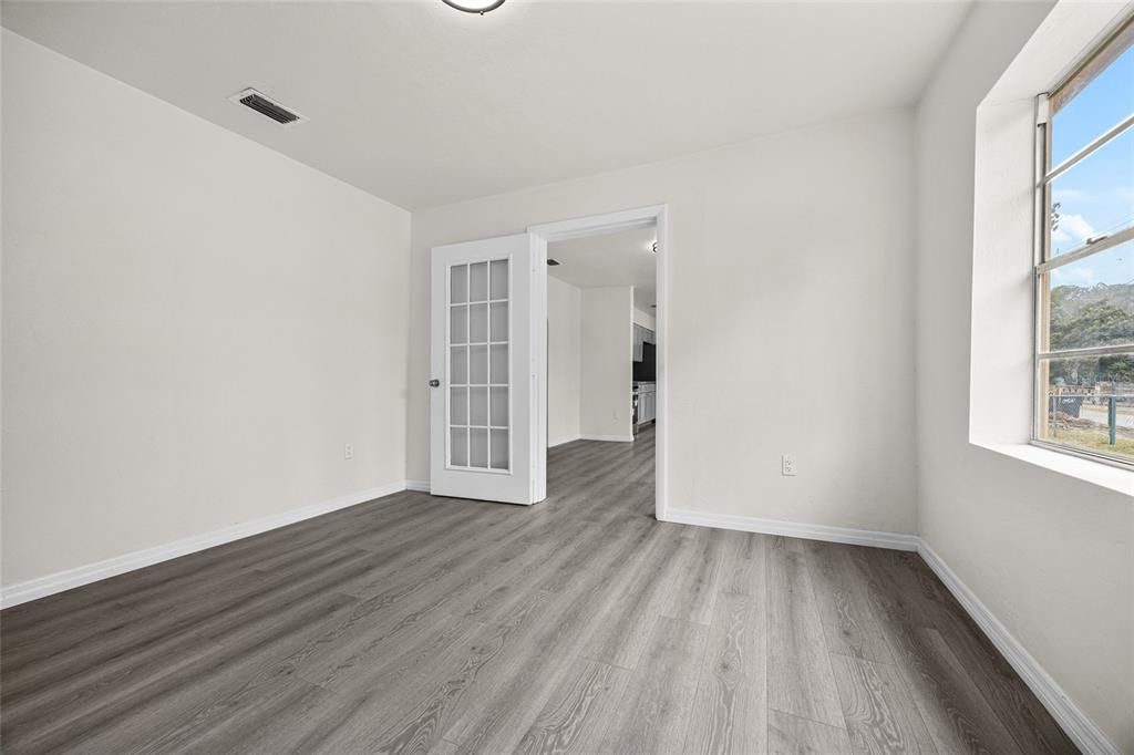 For Sale: $215,000 (3 beds, 2 baths, 1221 Square Feet)