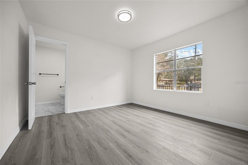 For Sale: $215,000 (3 beds, 2 baths, 1221 Square Feet)