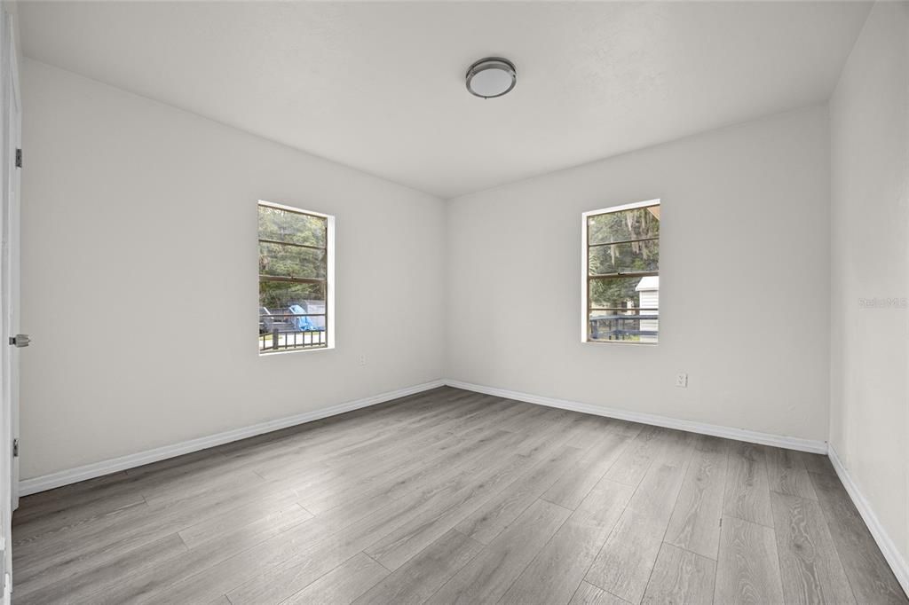 For Sale: $215,000 (3 beds, 2 baths, 1221 Square Feet)