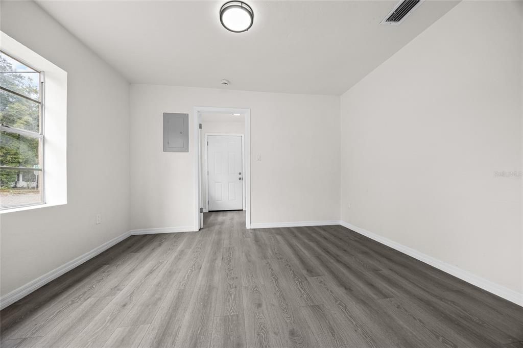 For Sale: $215,000 (3 beds, 2 baths, 1221 Square Feet)