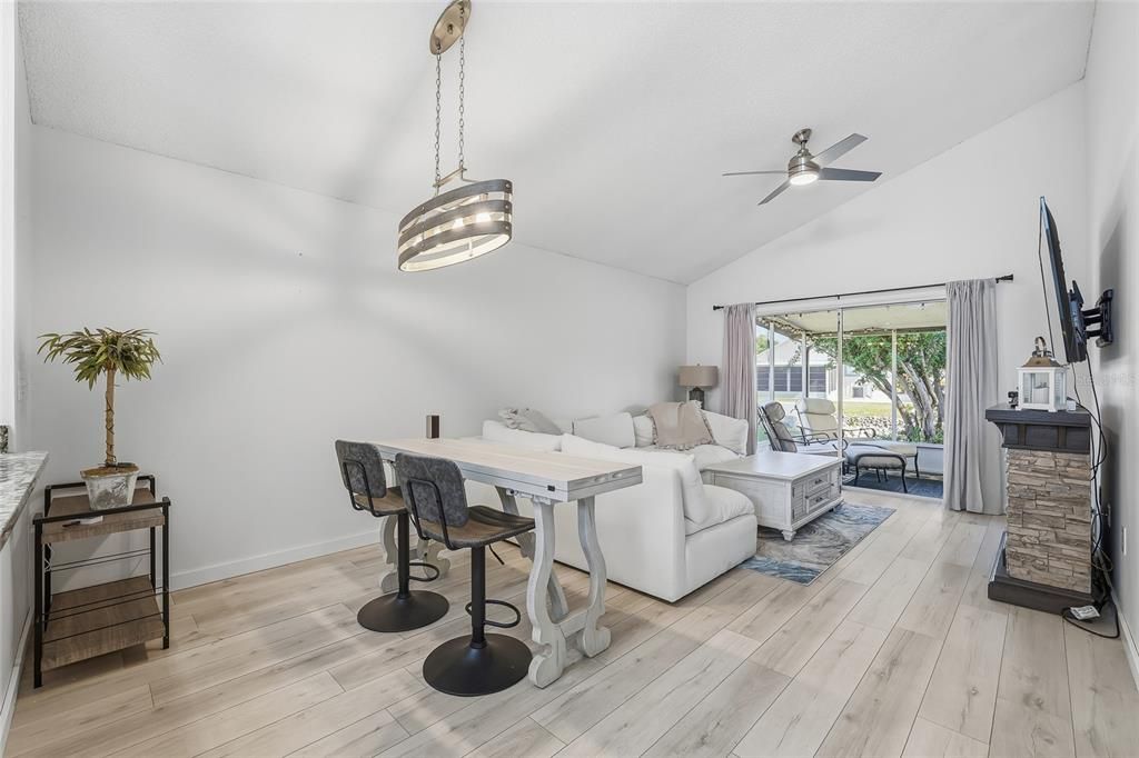 En Venta: $339,900 (3 camas, 2 baños, 1167 Pies cuadrados)