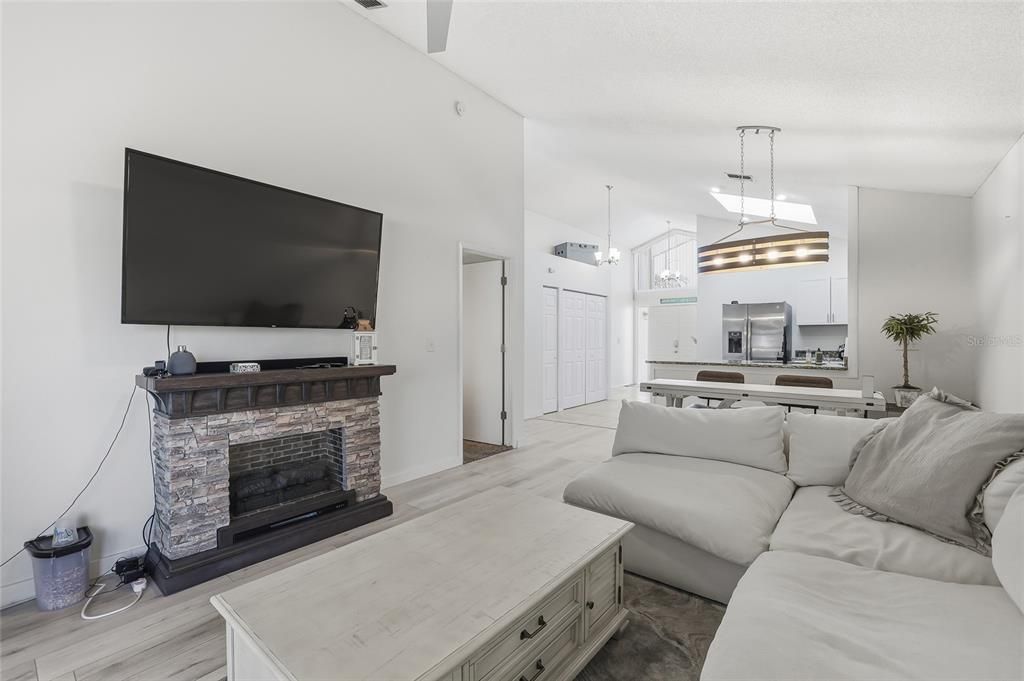 En Venta: $339,900 (3 camas, 2 baños, 1167 Pies cuadrados)