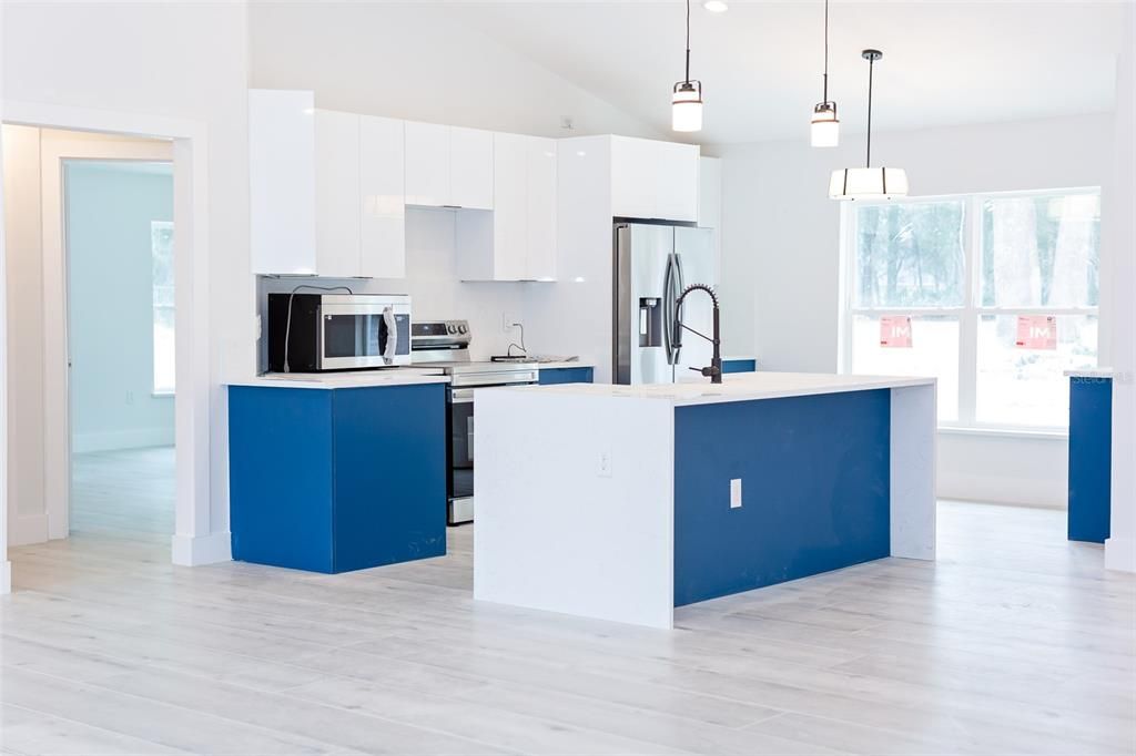 待售: $430,000 (3 贝兹, 2 浴室, 1828 平方英尺)