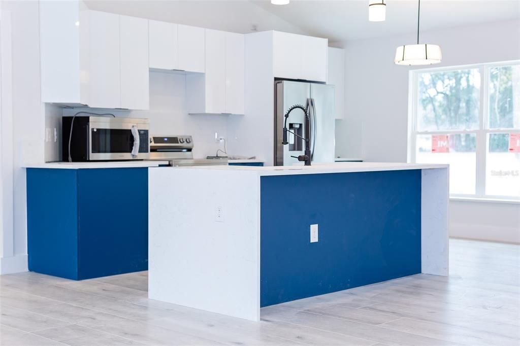 待售: $430,000 (3 贝兹, 2 浴室, 1828 平方英尺)