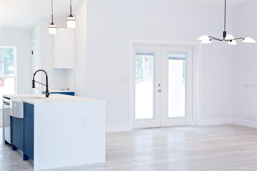 待售: $430,000 (3 贝兹, 2 浴室, 1828 平方英尺)