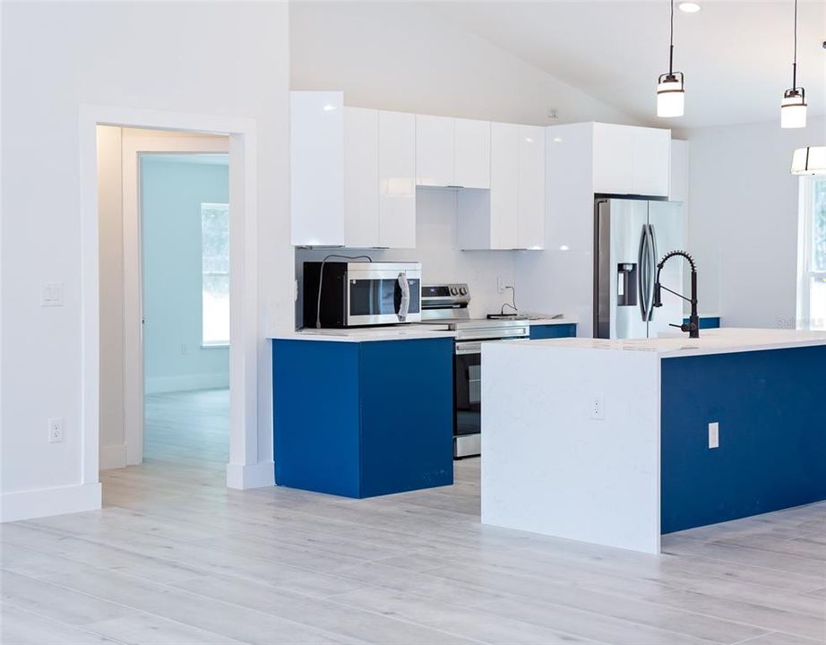 待售: $430,000 (3 贝兹, 2 浴室, 1828 平方英尺)