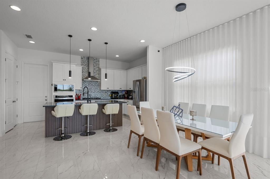 En Renta: $6,999 (4 camas, 3 baños, 2524 Pies cuadrados)