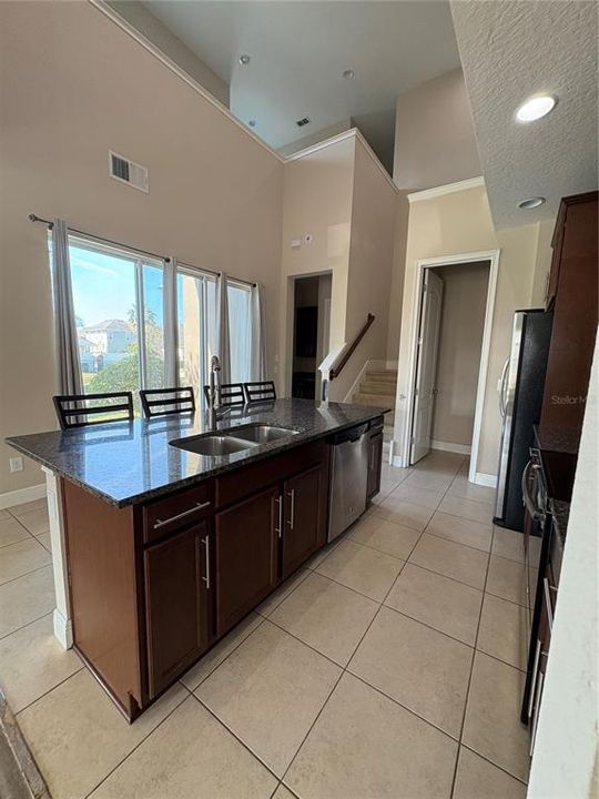 For Rent: $2,650 (3 beds, 2 baths, 1906 Square Feet)